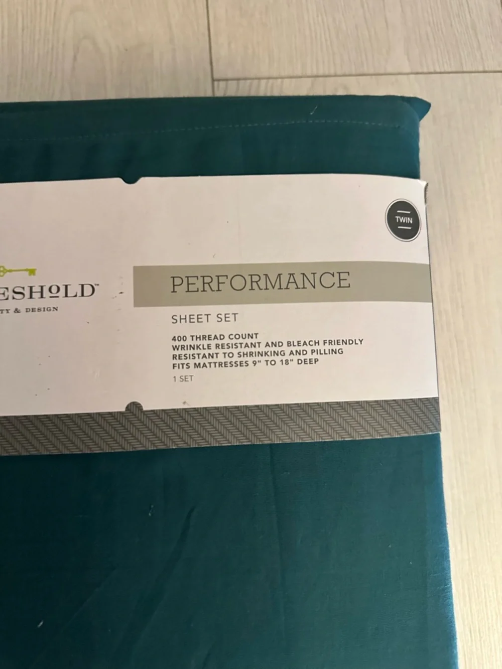 New Threshold performance twin bed sheet set- 400 thread count